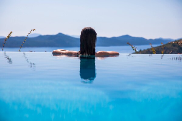 室外游泳池，恒温泳池