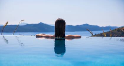 House Maro-infinty pool with splendid view