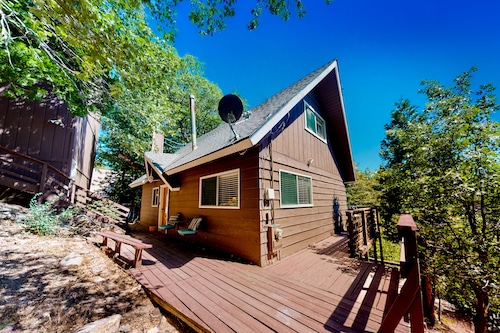 Dog-OK Retreat W/ Fireplace, Deck, Lake Access, Foosball & Ice Cream Maker