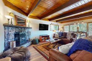 TV, peis, DVD-spiller og fotballspill