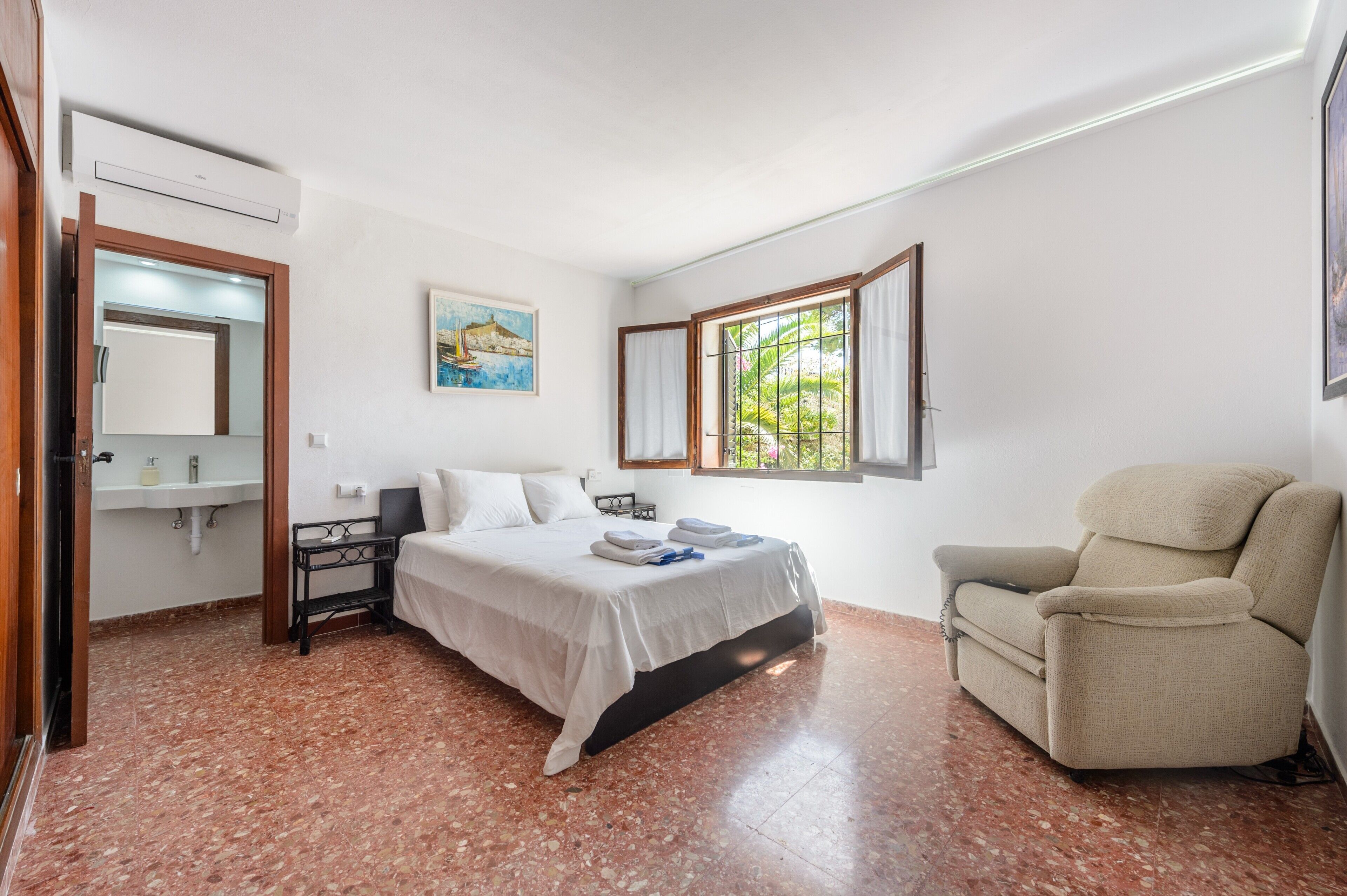 5 多间卧室、熨斗/熨衣板、免费 WiFi、床单