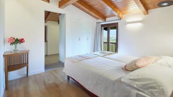 1 habitación, tabla de planchar con plancha, wifi gratis y ropa de cama