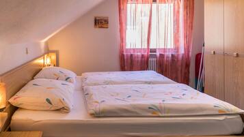 2 bedrooms, iron/ironing board, free WiFi, bed sheets