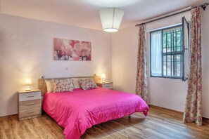 4 bedrooms, iron/ironing board, free WiFi, bed sheets - Country House "Casa Rural Monte Dios" in the Mountains with Pool and BBQ (JUBRIQUE)