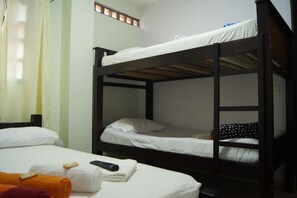 1 bedroom, internet, bed sheets - Balcones de la Casona Hostel (Guatapé)