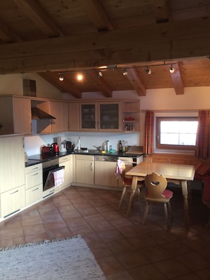 Kühlschrank, Ofen, Herdplatte, Geschirrspüler