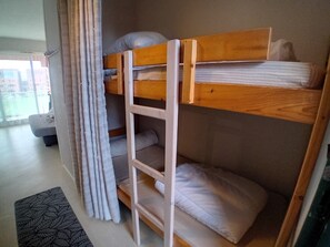 Travel cot