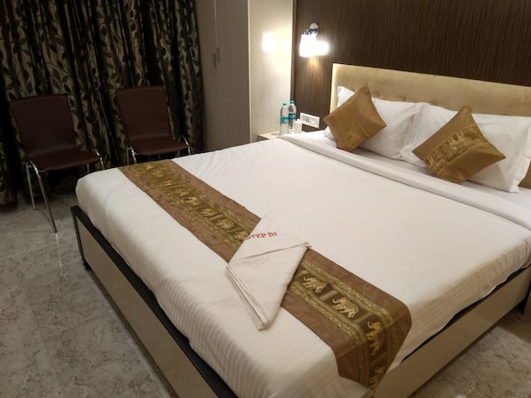Free WiFi, bed sheets