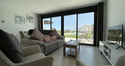 Immaculate Apartment Overlooking the Lovely Pool CEI35-5