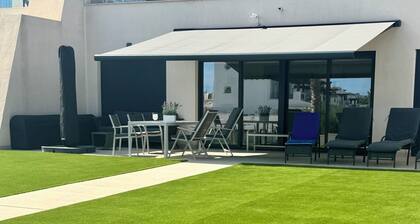 Immaculate Apartment Overlooking the Lovely Pool CEI35-5