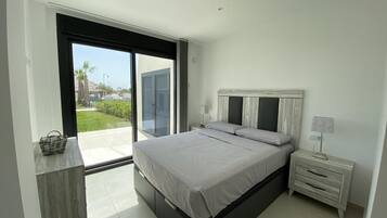 2 slaapkamers, een strijkplank/strijkijzer, wifi