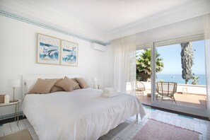 6 bedrooms, iron/ironing board, WiFi, bed sheets - Seafront 2 villas in Golden Mile, Marbella - safe summer on the beach in privacy (Marbella)