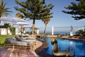 Pool - Seafront 2 villas in Golden Mile, Marbella - safe summer on the beach in privacy (Marbella)