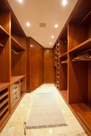 Interior - Seafront 2 villas in Golden Mile, Marbella - safe summer on the beach in privacy (Marbella)