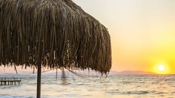 Spiaggia privata, cabine da spiaggia gratuite, lettini da mare