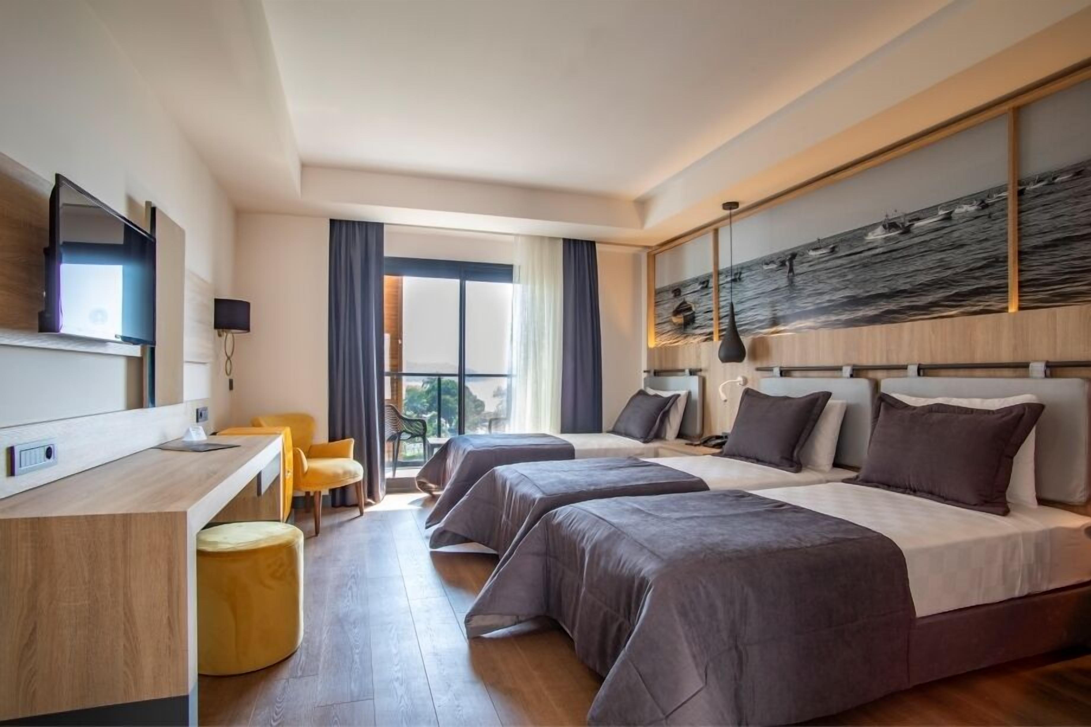 deluxe room with french balcony | 1 bedroom, premium bedding, minibar, in-room safe
