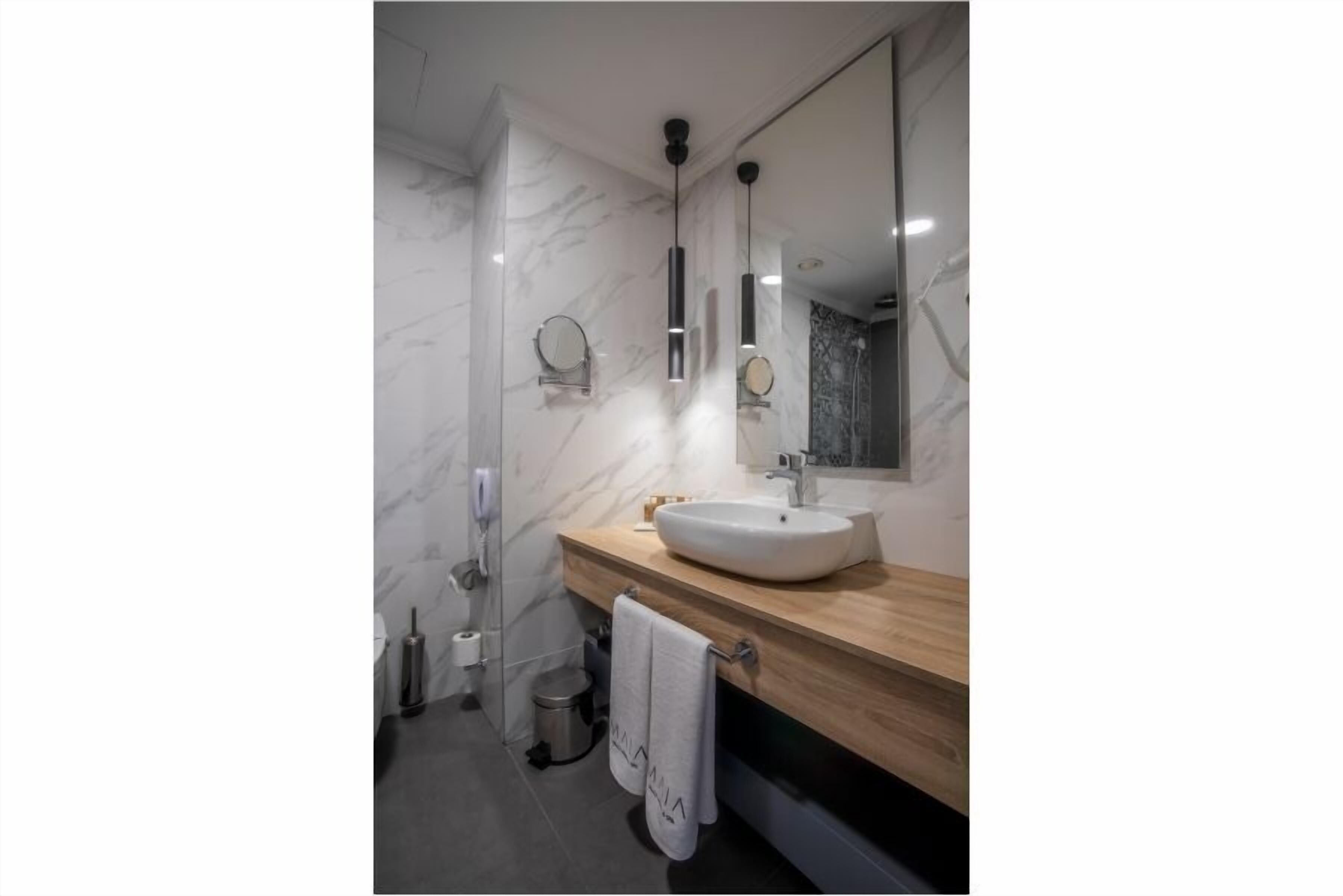 deluxe oda ,  balkonlu | bathroom | shower, free toiletries, hair dryer, bathrobes