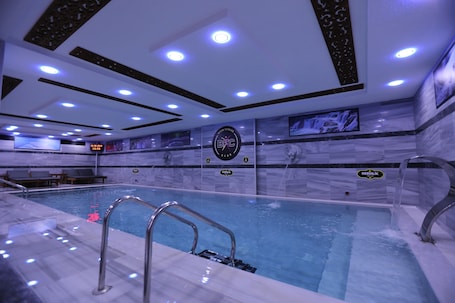 Una piscina techada