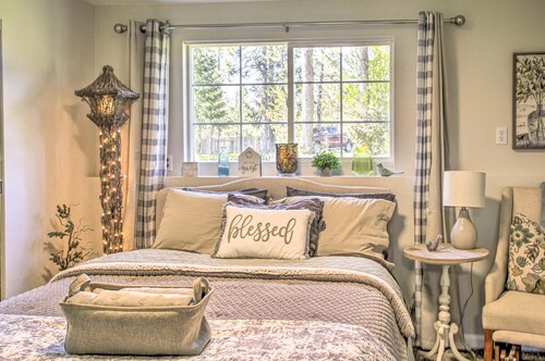 Lakeview Lodge w/ Spacious Yard: Families Welcome