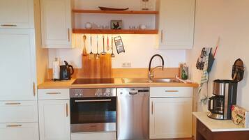 Kühlschrank, Ofen, Herdplatte, Geschirrspüler