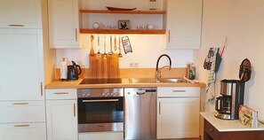Kühlschrank, Ofen, Herdplatte, Geschirrspüler