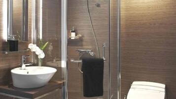 Rainfall showerhead, hair dryer, towels