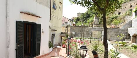 屋外ダイニングエリア