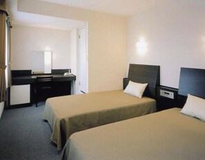 1 bedroom, desk, free WiFi, bed sheets - Twin A nonsmoking with Japanese and Western br / Izumo Shimane (Izumo)