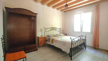 3 chambres, fer et planche à repasser, lit parapluie, Wi-Fi gratuit