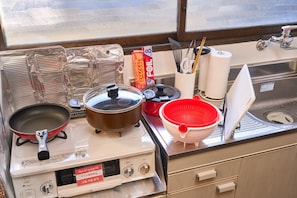 Fridge, microwave, stovetop, cookware/dishes/utensils