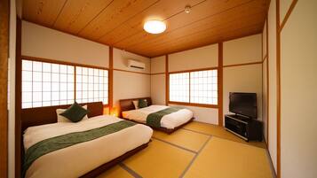 4 bedrooms, desk, iron/ironing board, free WiFi