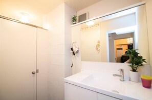 Hair dryer, towels