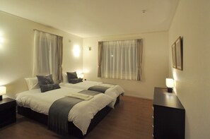 3 slaapkamers, een strijkplank/strijkijzer, gratis wifi, beddengoed