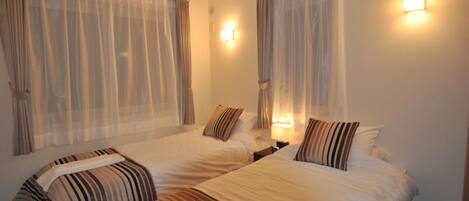 3 bedrooms, iron/ironing board, free WiFi, bed sheets