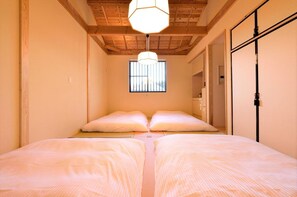 1 多间卧室、办公桌、免费 WiFi、床单