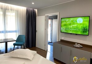 Verdunkelungsvorhänge, Bügeleisen/Bügelbrett, kostenloses WLAN