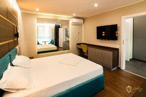 Superior Double Room, 1 Queen Bed | Blackout drapes, iron/ironing board, free WiFi, bed sheets - Hotel Saftica (Balotesti)