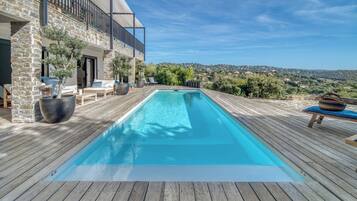 Piscina all'aperto, una piscina riscaldata