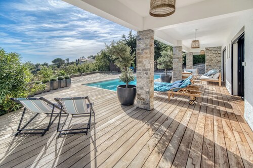Villa proche La Croix Valmer et Plages. Vue Mer, Vignes.  Golfe Saint Tropez