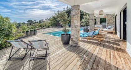 Villa proche La Croix Valmer et Plages. Vue Mer, Vignes. Golfe Saint Tropez