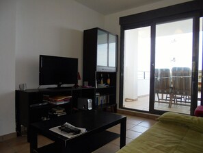 2 bedrooms, iron/ironing board, bed sheets