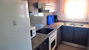 Fridge, microwave, oven, coffee/tea maker