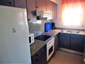 Fridge, microwave, oven, coffee/tea maker