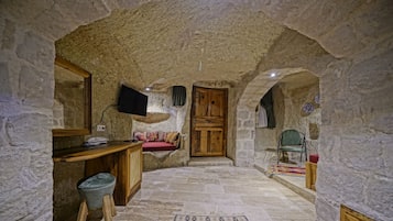 Minibar, escritorio, wifi gratis y ropa de cama