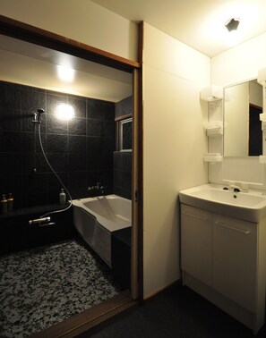 Hair dryer, towels - Hanna House Hakuba 2LDK 4person rental villa pet / Kitaazumi-gun Nagano (Kitaazumi-gun)