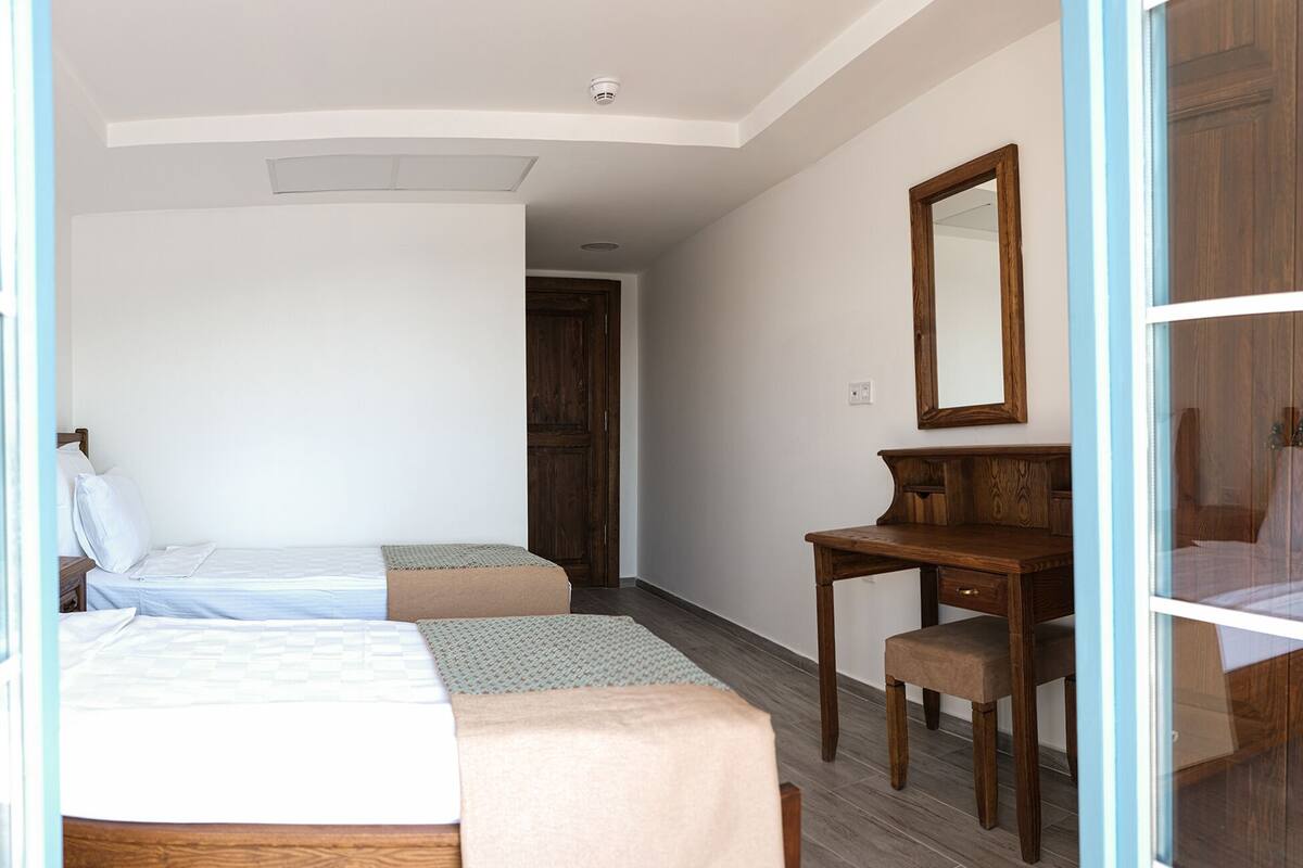 Minibar, desk, laptop workspace, blackout curtains