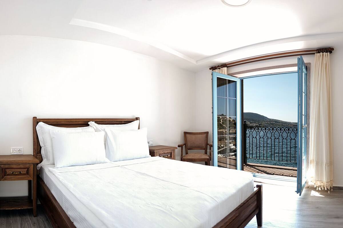 Suite ejecutiva, vista al mar | 1 habitación, minibar, escritorio y espacio para trabajar con laptop