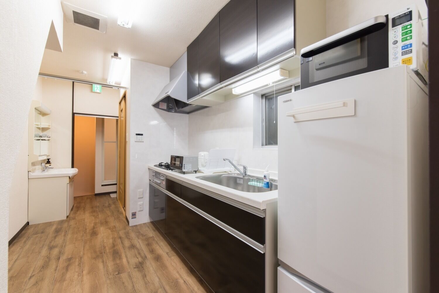 Fridge, microwave, stovetop, cookware/dishes/utensils