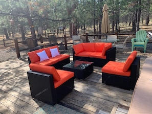 Terrace/patio -  Beautiful Log home outside of Sisters, OR (Sisters)
