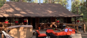  Beautiful Log home outside of Sisters, OR